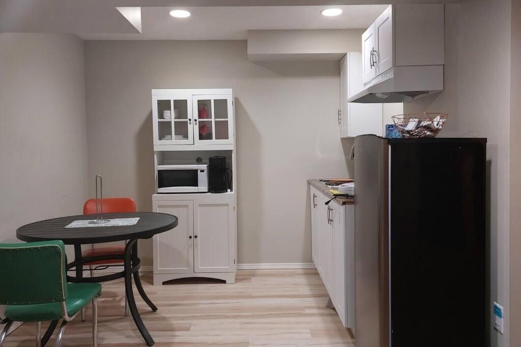 Lovely 1-Bedroom Basement Suite Winnipeg Exterior photo
